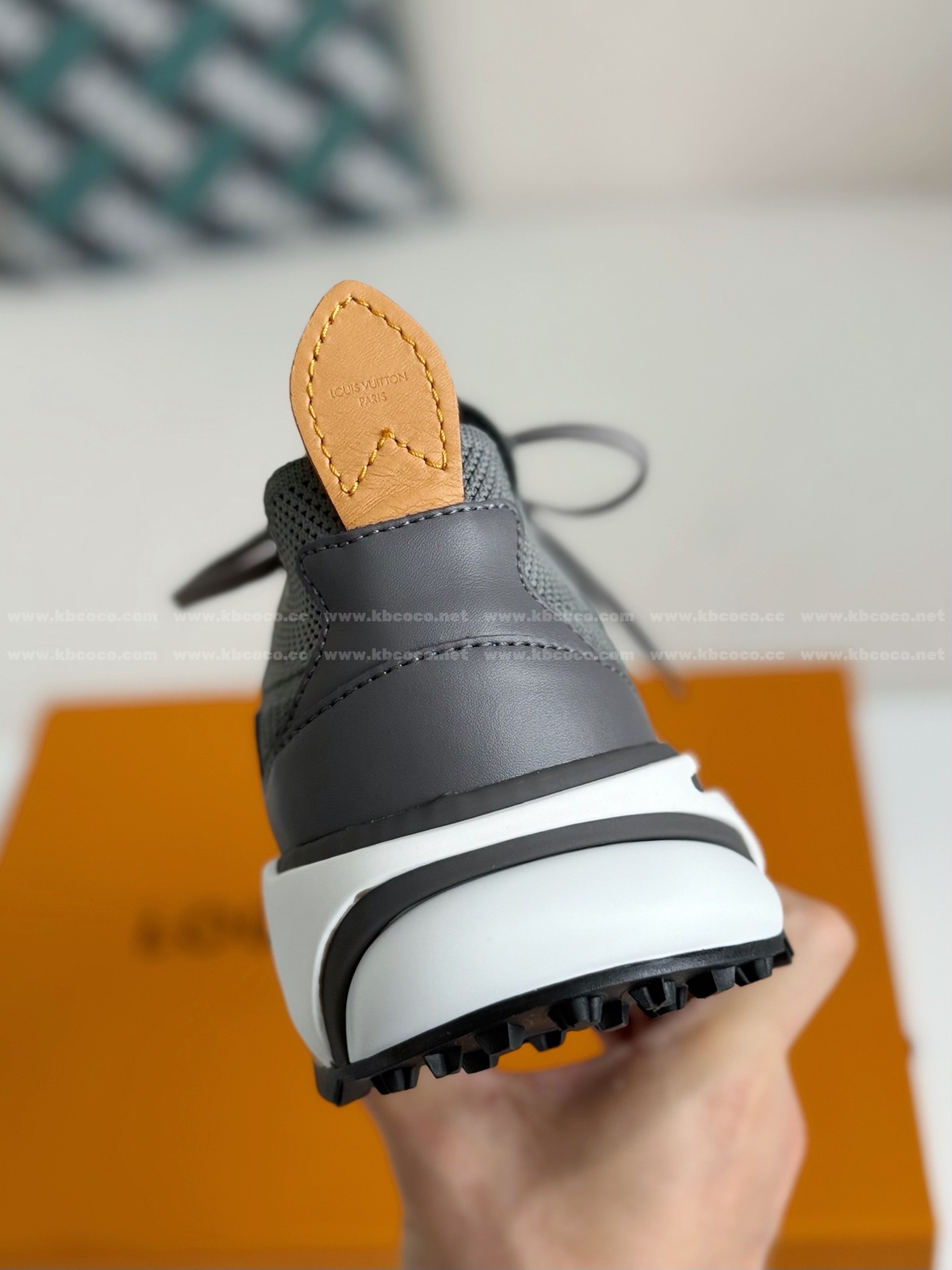 【#5980】LOUIS VUITTON RUNNER TATIC SNEAKERS