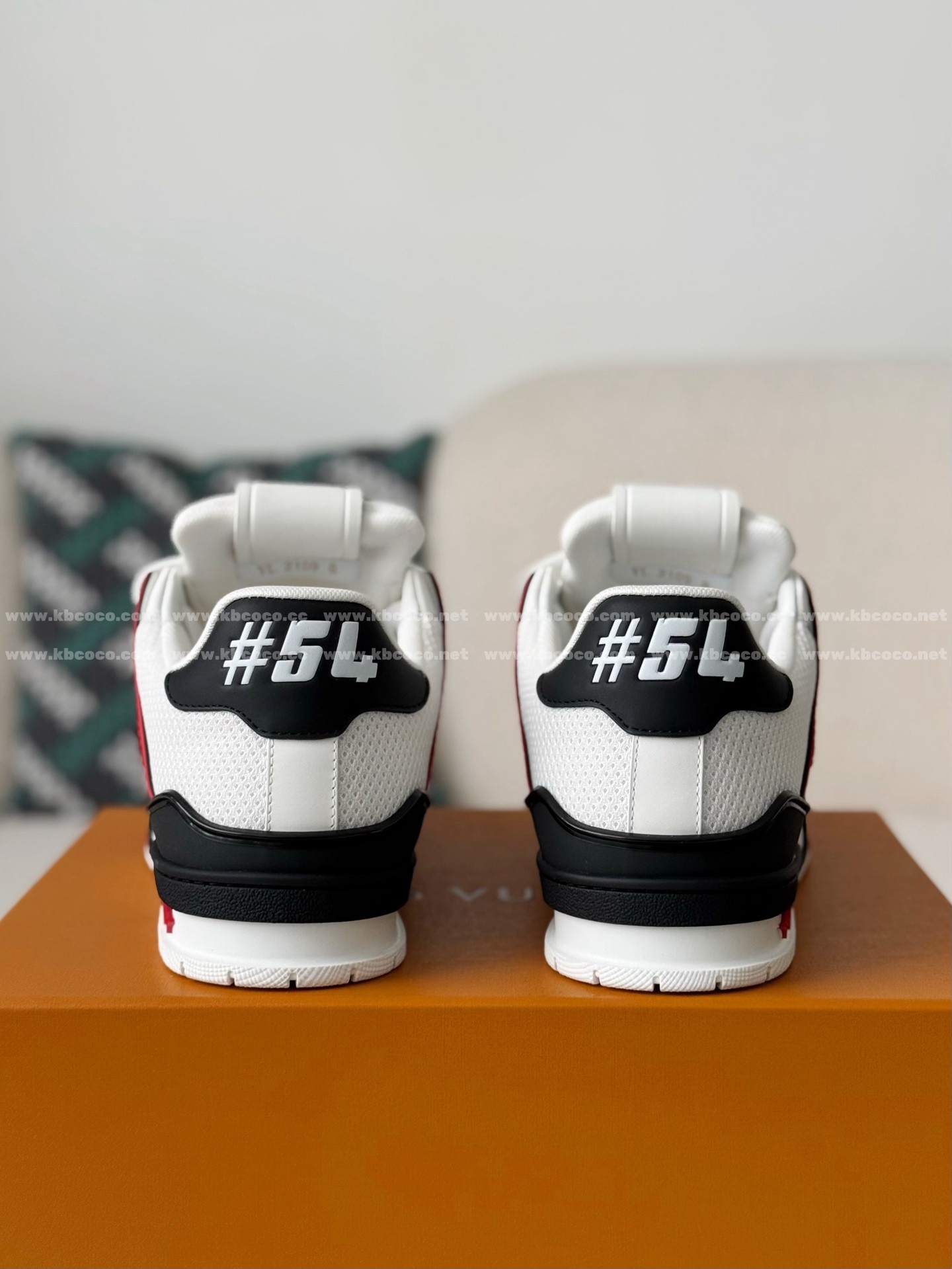 【#6211】 LOUIS VUITTON TRAINER SNEAKERS