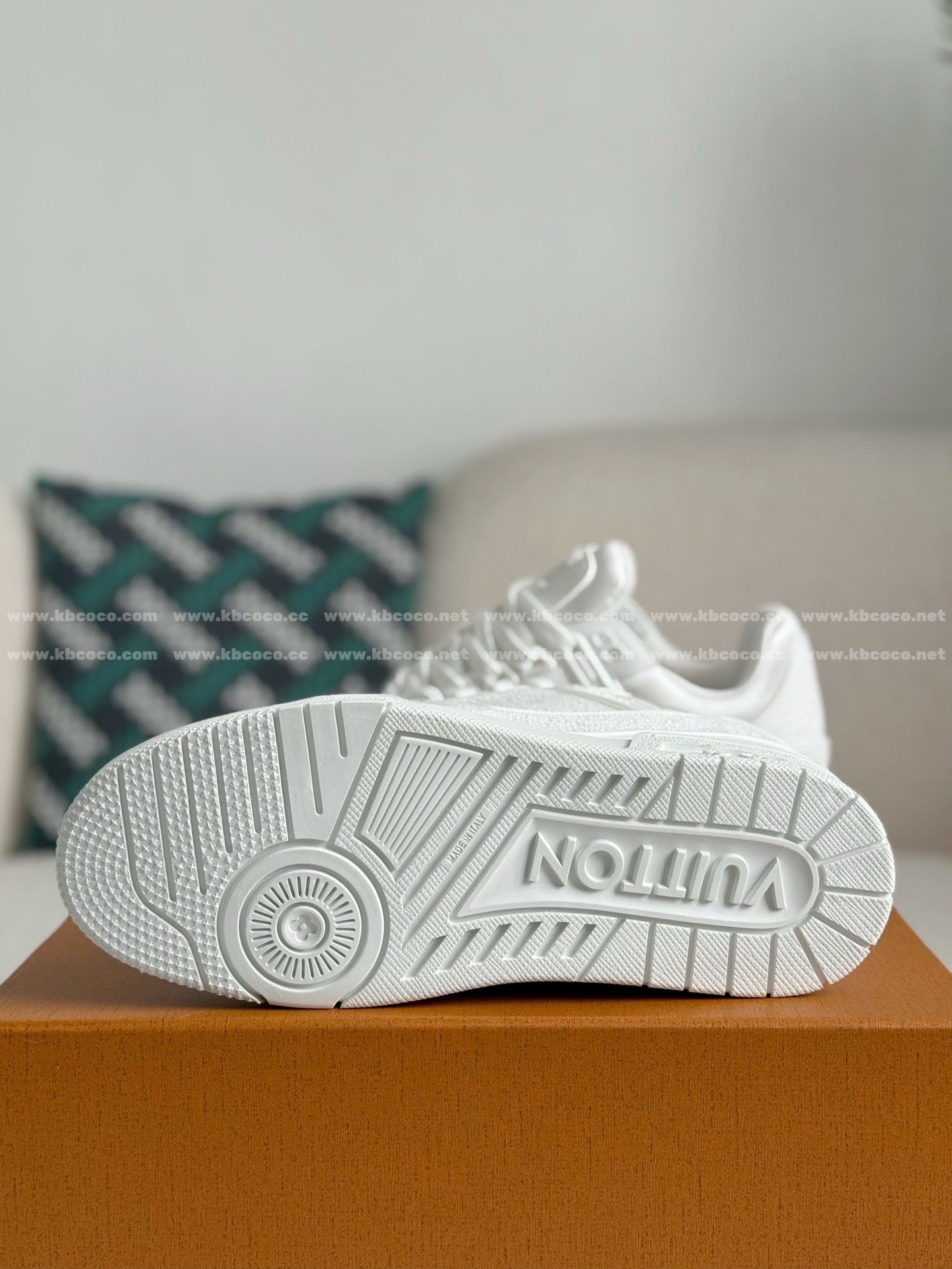 【#6021】 LOUIS VUITTON TRAINER SNEAKERS