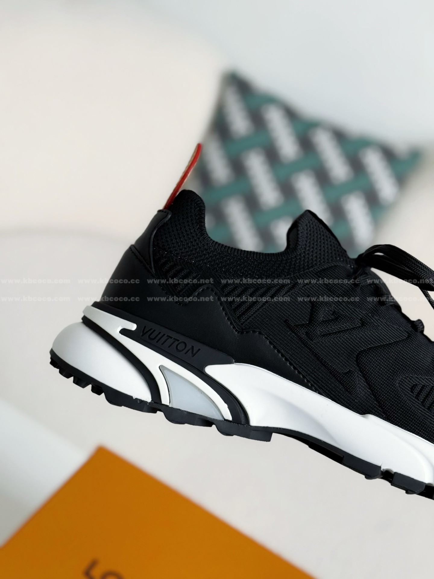 【#5967】 LOUIS VUITTON RUNNER TATIC SNEAKERS