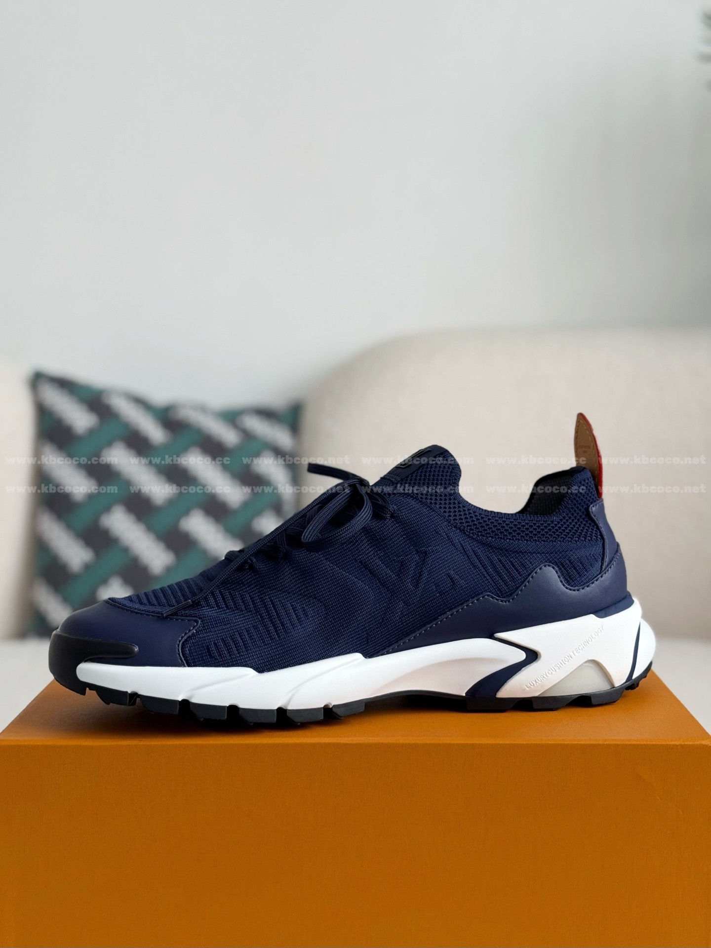 【#5979】 LOUIS VUITTON RUNNER TATIC SNEAKERS