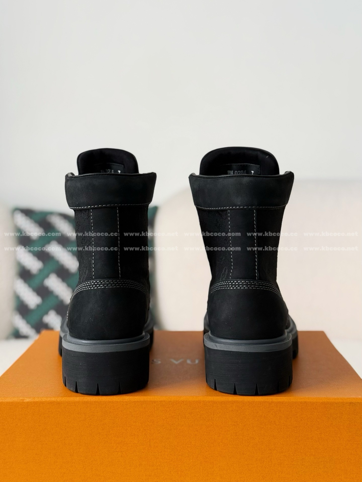 【#6167】 LOUIS VUITTON RANGER LEATHER ANKLE BOOTS