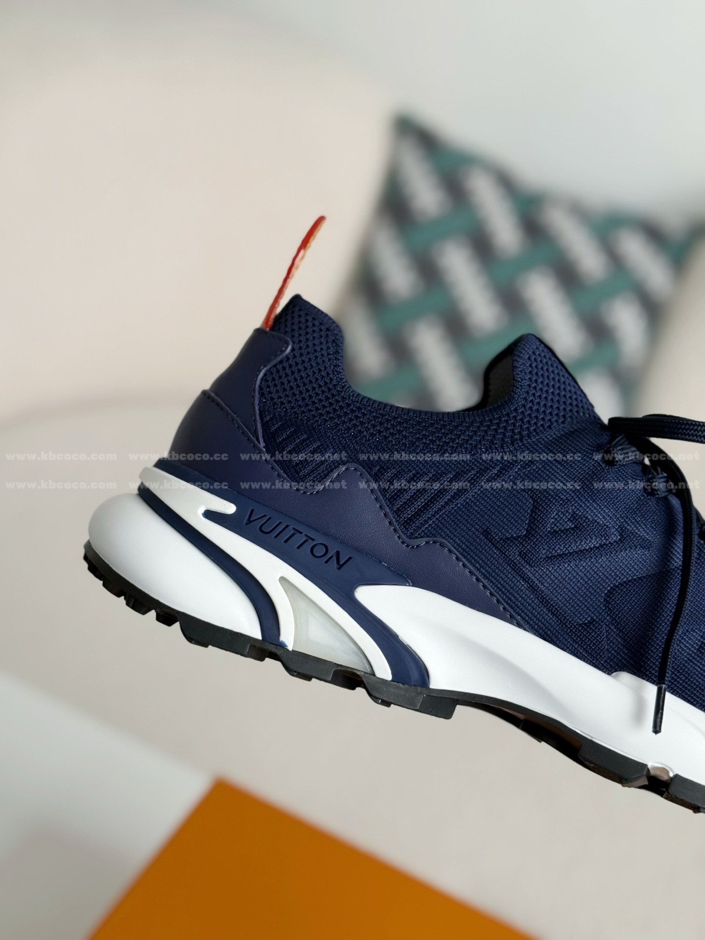 【#5979】 LOUIS VUITTON RUNNER TATIC SNEAKERS