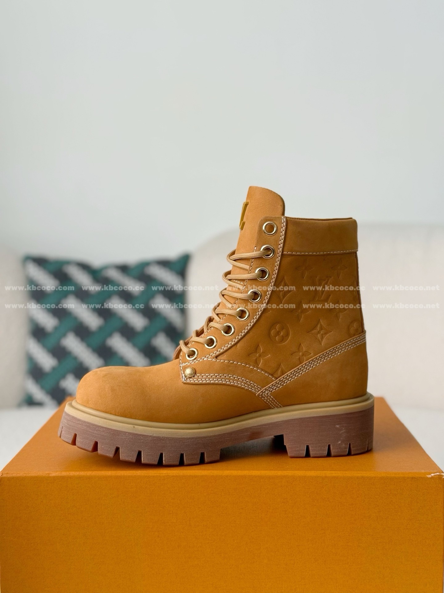 【#6168】 LOUIS VUITTON RANGER LEATHER ANKLE BOOTS