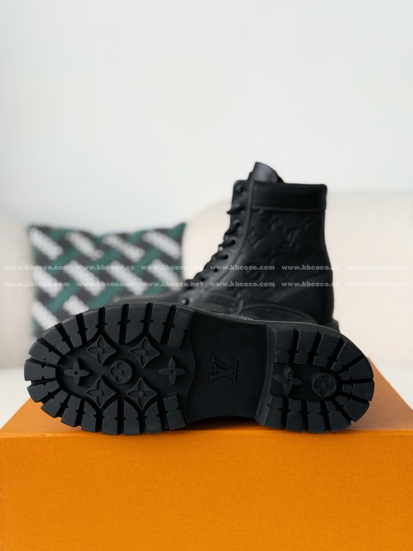 【#6166】LOUIS VUITTON RANGER LEATHER ANKLE BOOTS