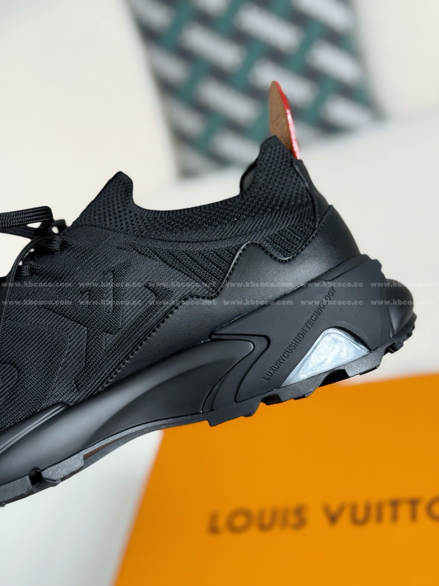 【#5969】 LOUIS VUITTON RUNNER TATIC SNEAKERS