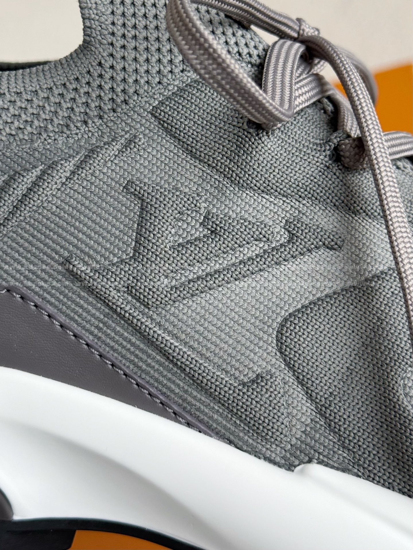 【#5980】LOUIS VUITTON RUNNER TATIC SNEAKERS