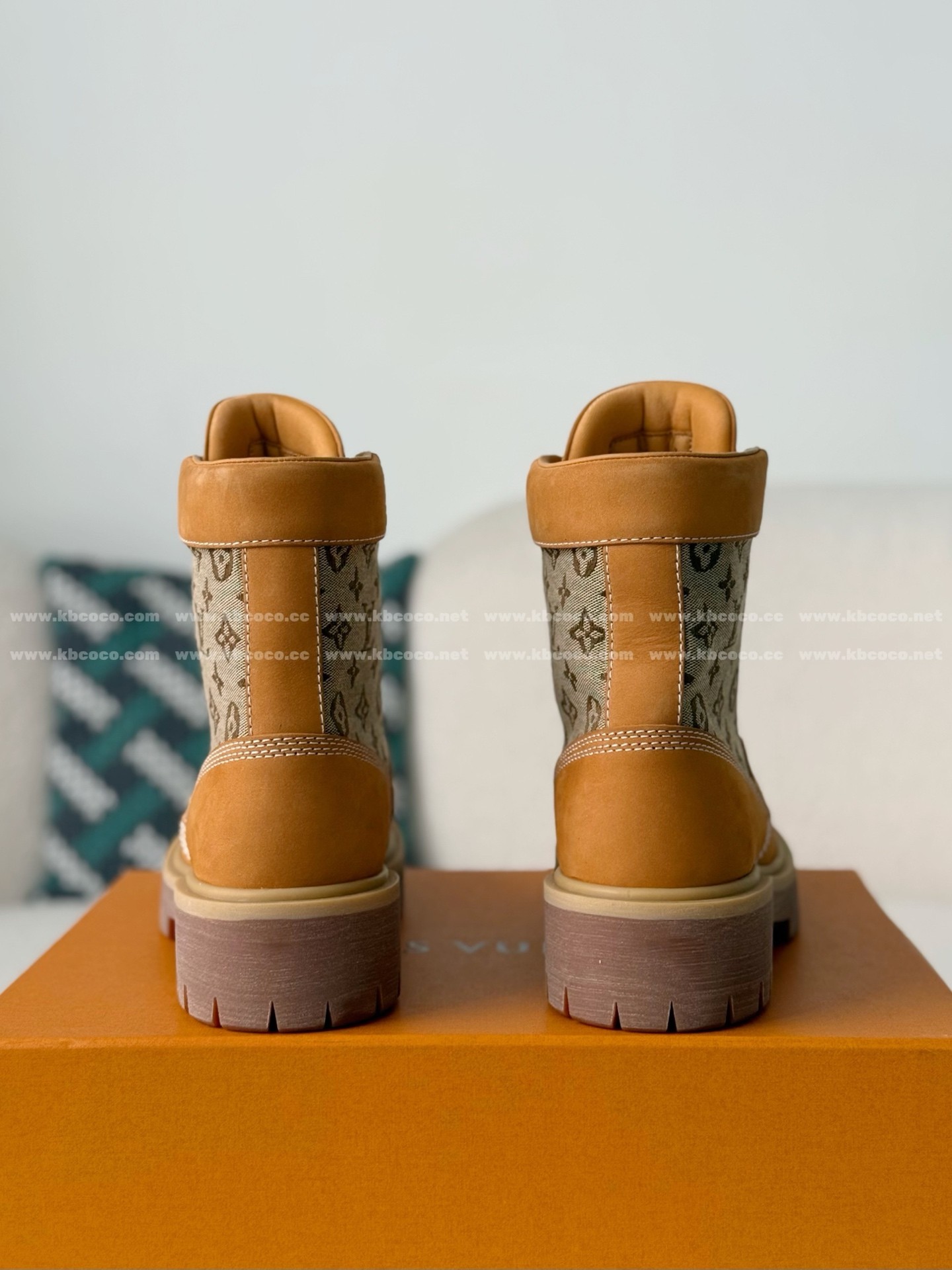 【#6169】 LOUIS VUITTON RANGER LEATHER ANKLE BOOTS