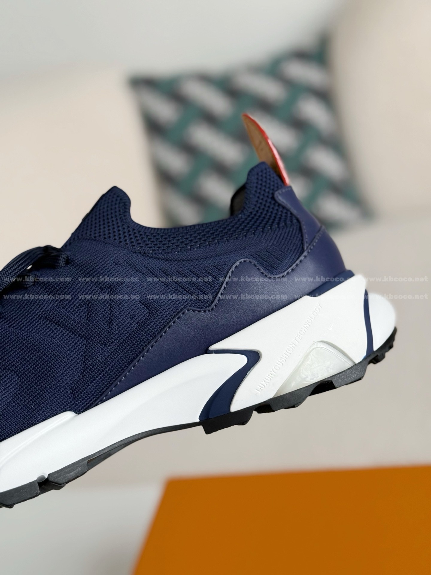 【#5979】 LOUIS VUITTON RUNNER TATIC SNEAKERS