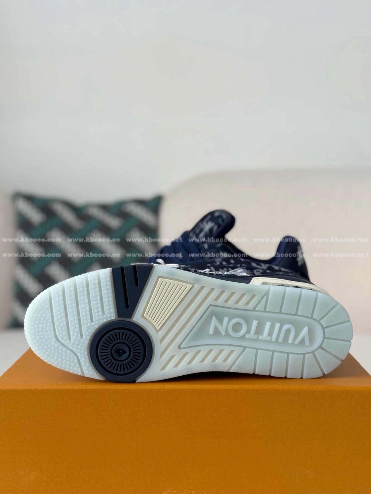 #6040」 LOUIS VUITTON TRAINER SNEAKERS