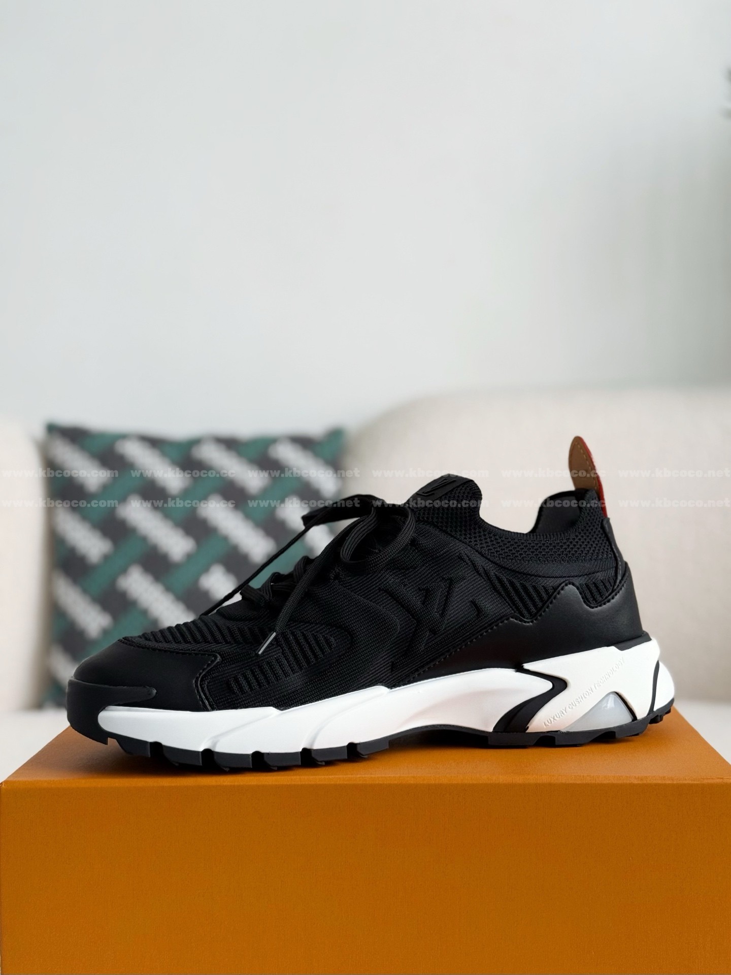 【#5967】 LOUIS VUITTON RUNNER TATIC SNEAKERS