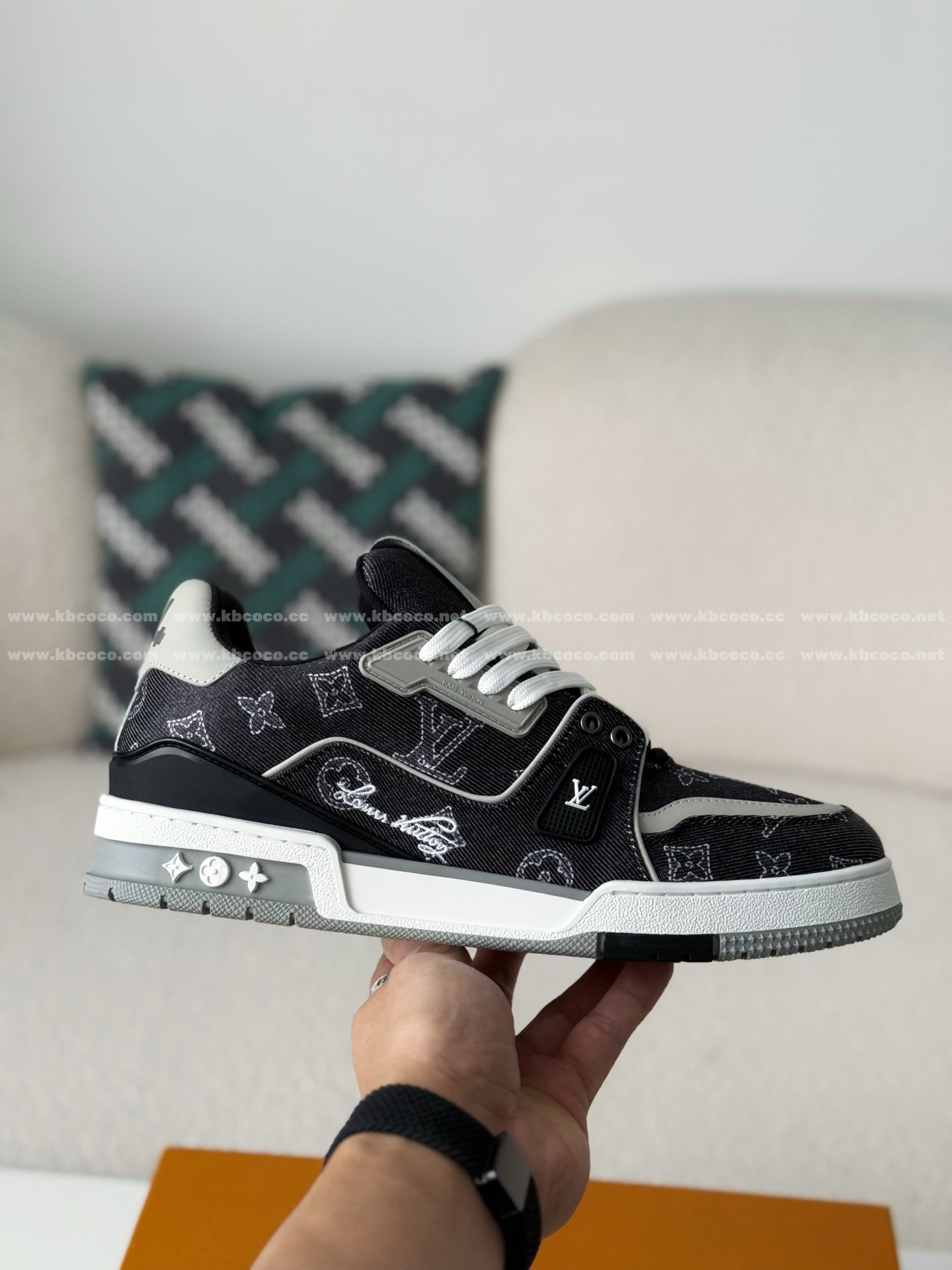 【#6153】LOUIS VUITTON TRAINER SNEAKERS