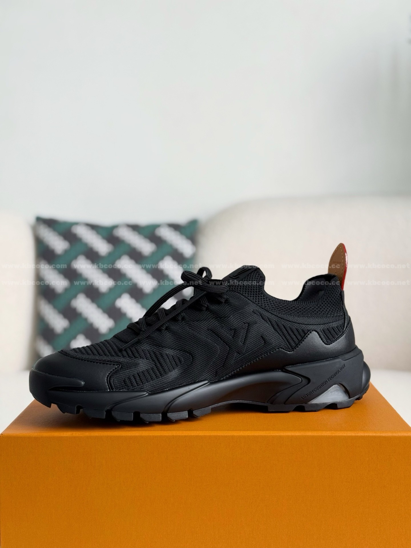 【#5969】 LOUIS VUITTON RUNNER TATIC SNEAKERS