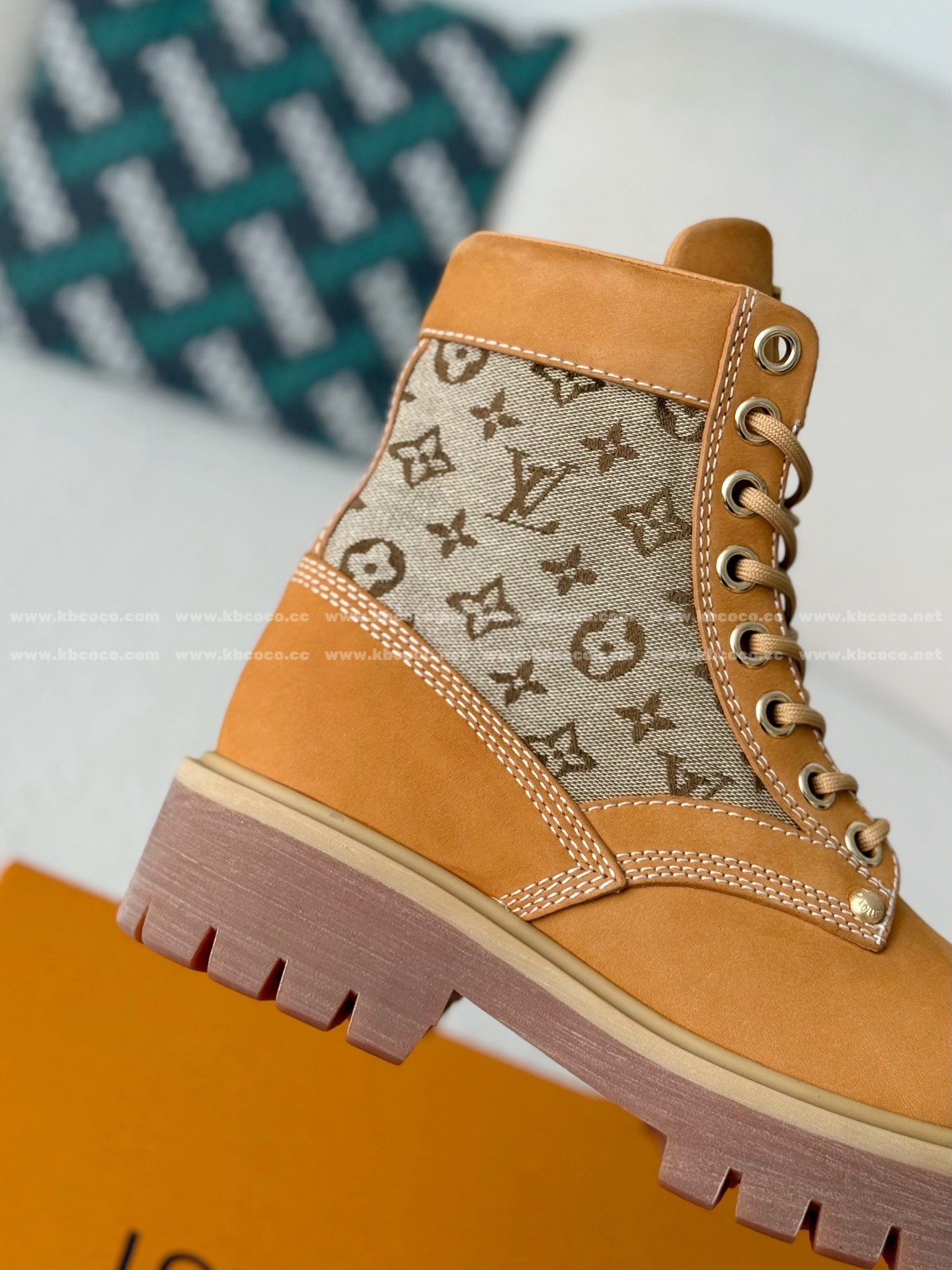 【#6169】 LOUIS VUITTON RANGER LEATHER ANKLE BOOTS