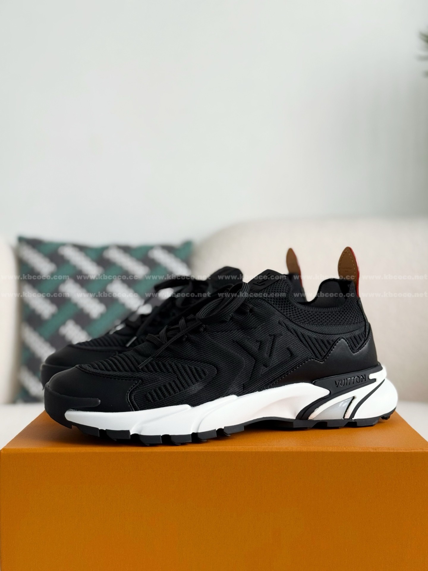 【#5967】 LOUIS VUITTON RUNNER TATIC SNEAKERS