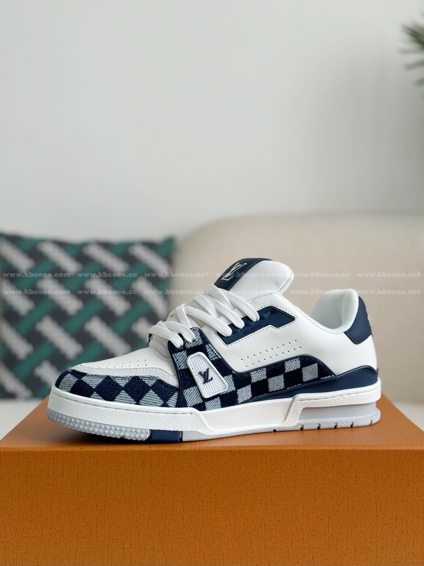 【#5974】LOUIS VUITTON TRAINER SNEAKERS