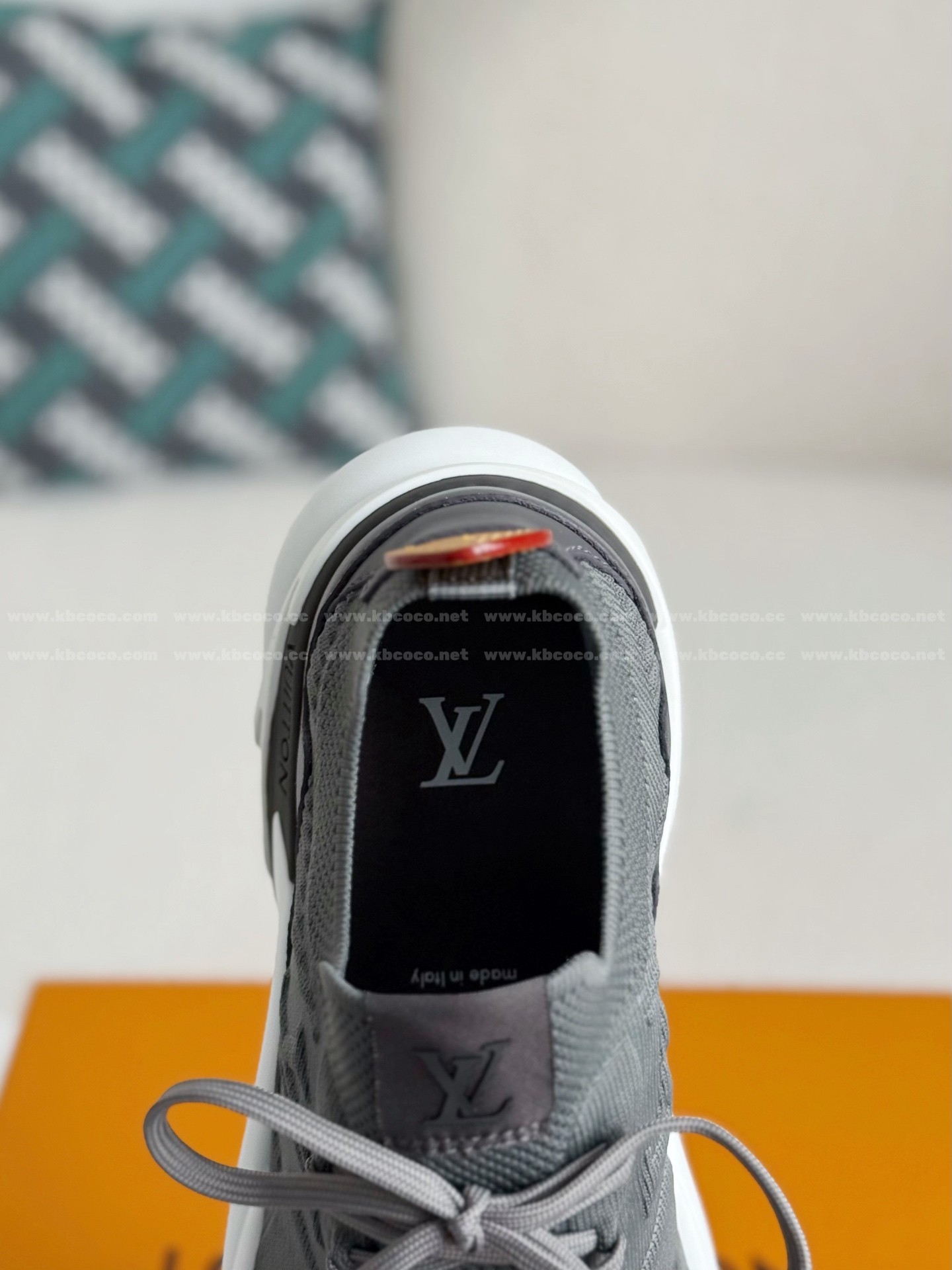 【#5980】LOUIS VUITTON RUNNER TATIC SNEAKERS