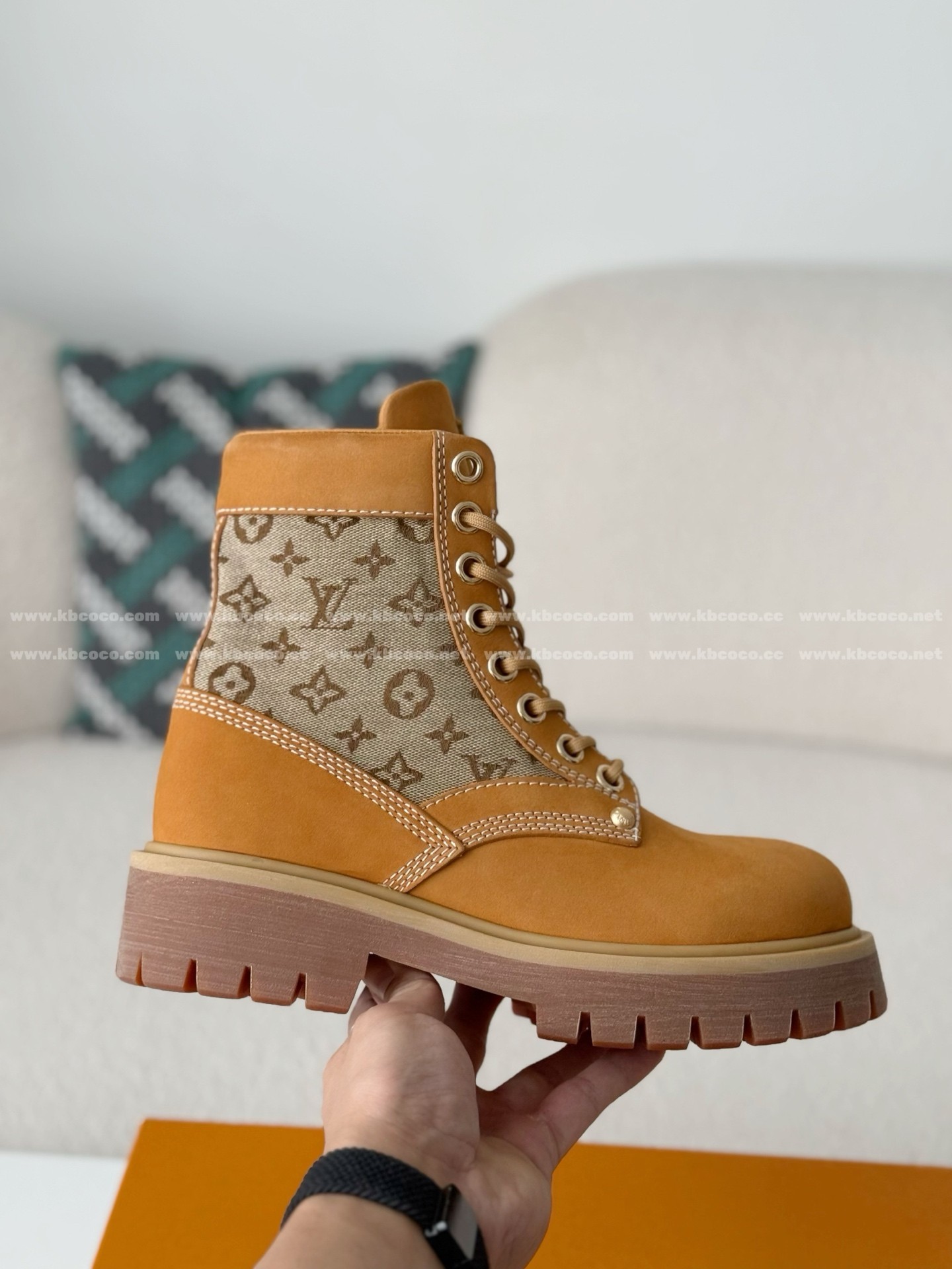【#6169】 LOUIS VUITTON RANGER LEATHER ANKLE BOOTS