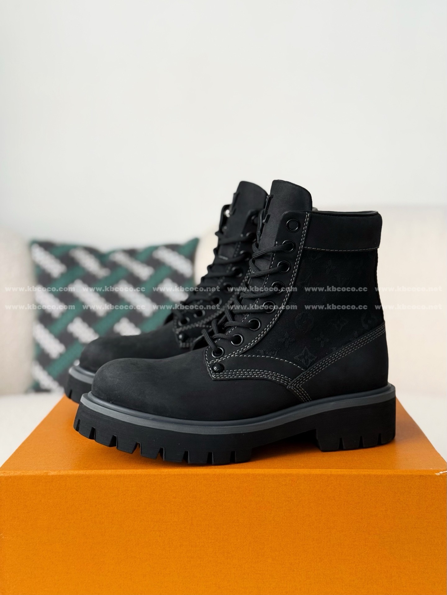 【#6167】 LOUIS VUITTON RANGER LEATHER ANKLE BOOTS