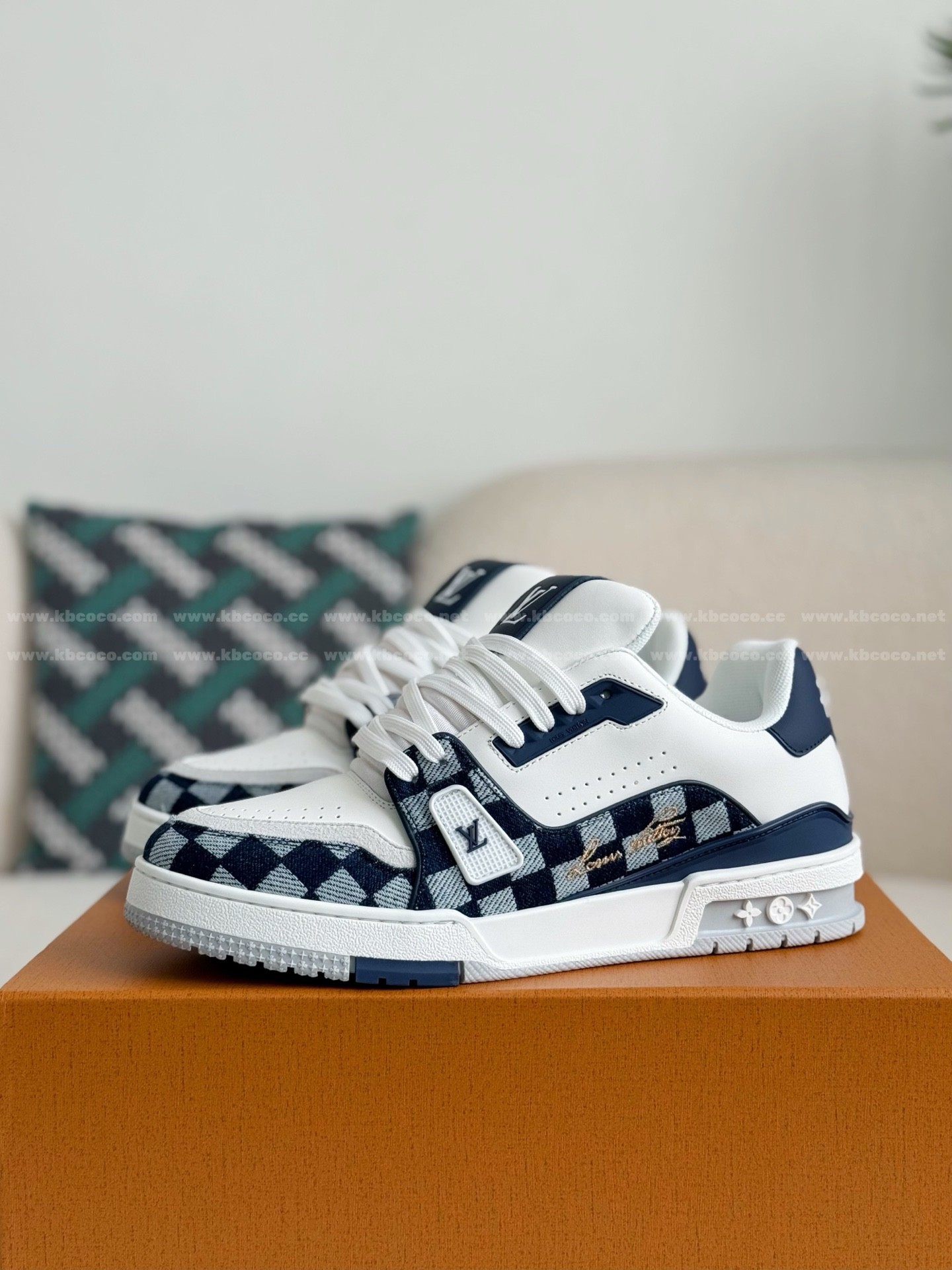 【#5974】LOUIS VUITTON TRAINER SNEAKERS