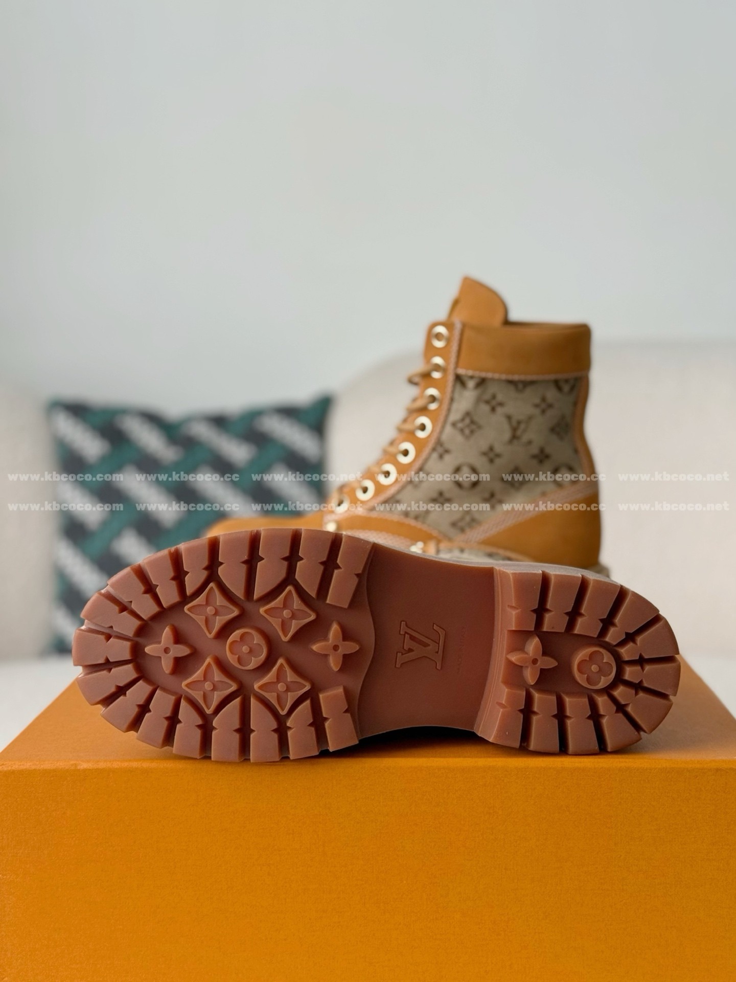 【#6169】 LOUIS VUITTON RANGER LEATHER ANKLE BOOTS