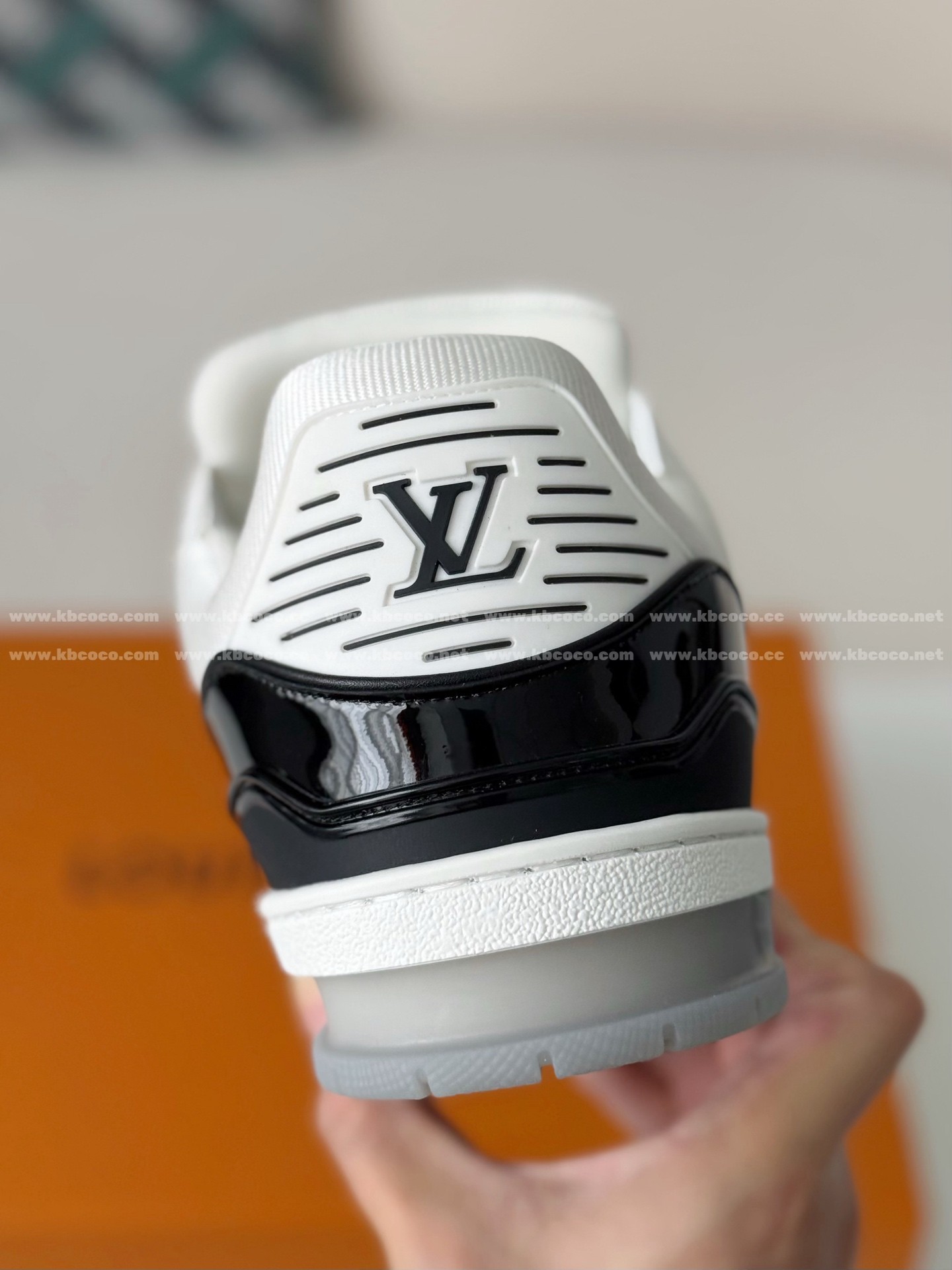 【#6237】LOUIS VUITTON TRAINER SNEAKERS