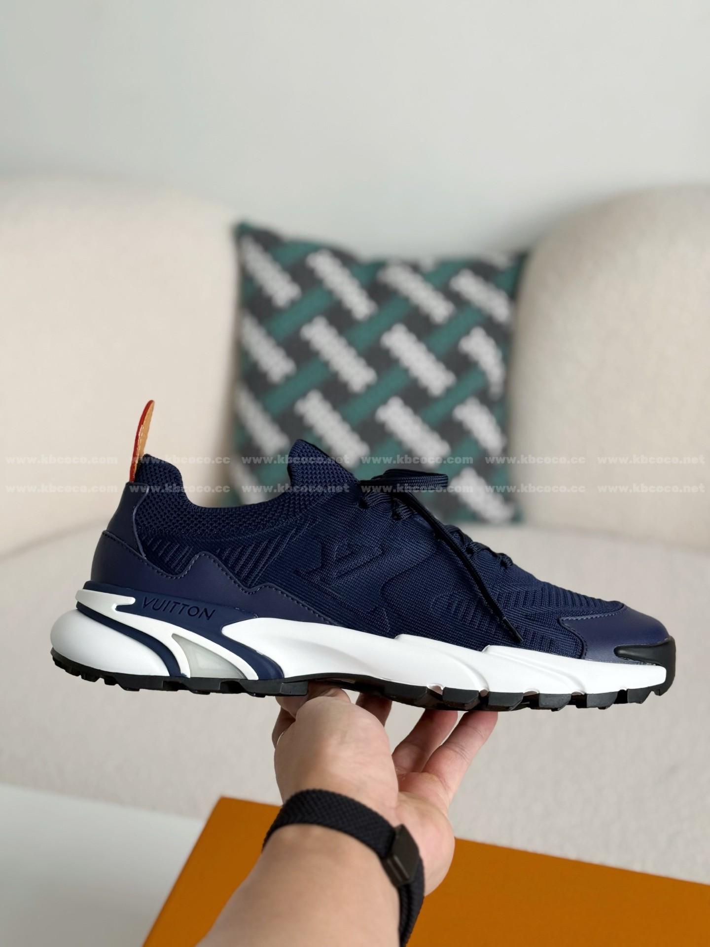 【#5979】 LOUIS VUITTON RUNNER TATIC SNEAKERS