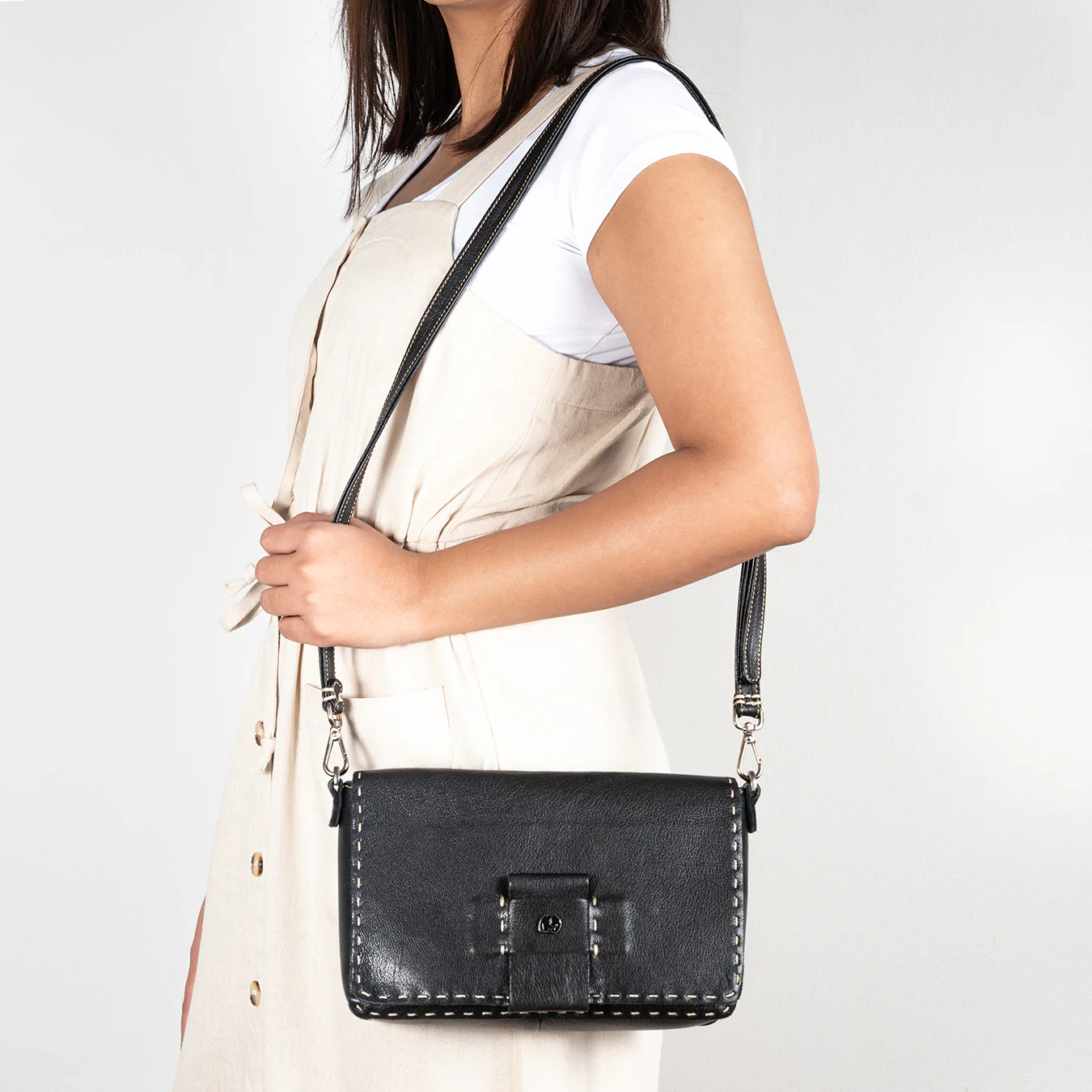 Liana : Ladies Leather Crossbody Handbag in Black Cayak