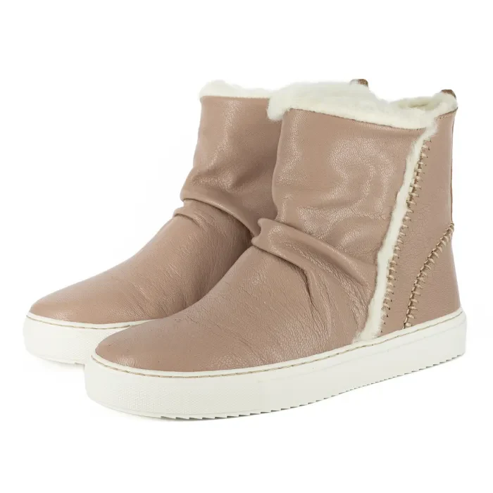 Monrovia: Ladies 100% Wool-Lined Leather Boot in Timber