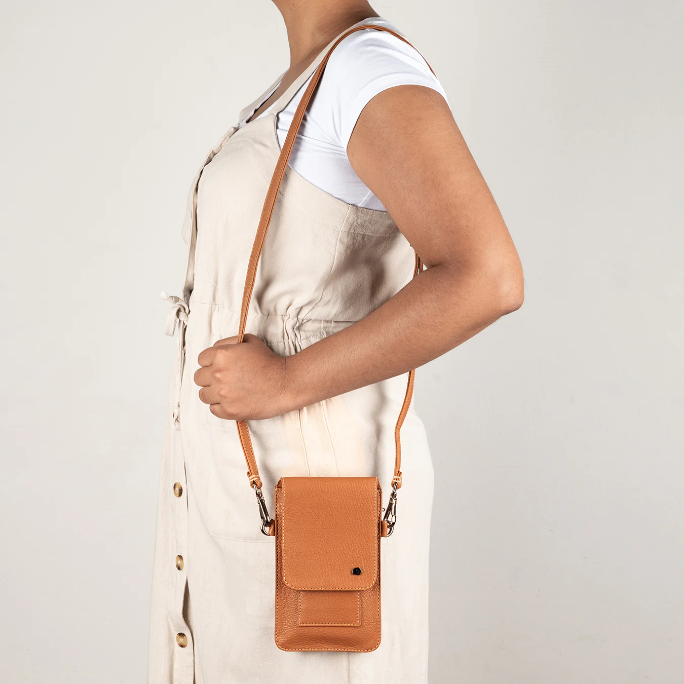 Lupita : Ladies Leather Crossbody Purse in Oak Cayak