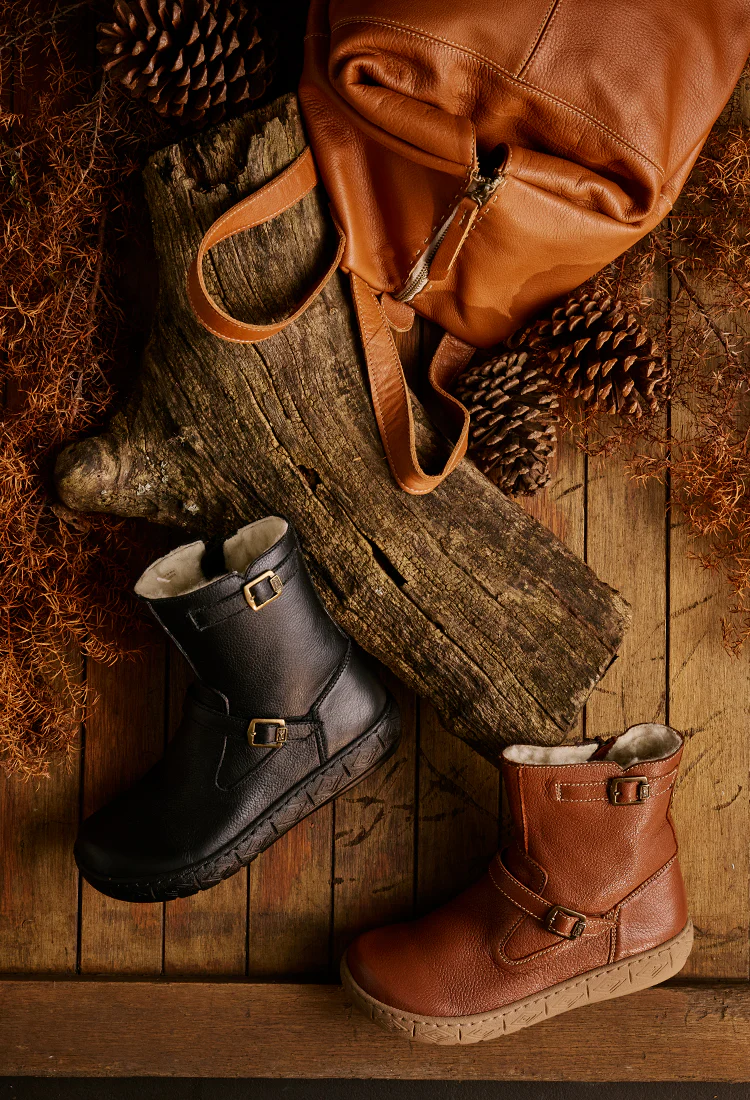 Bulwer : Ladies 100% Wool-Lined Leather Boot in Suede