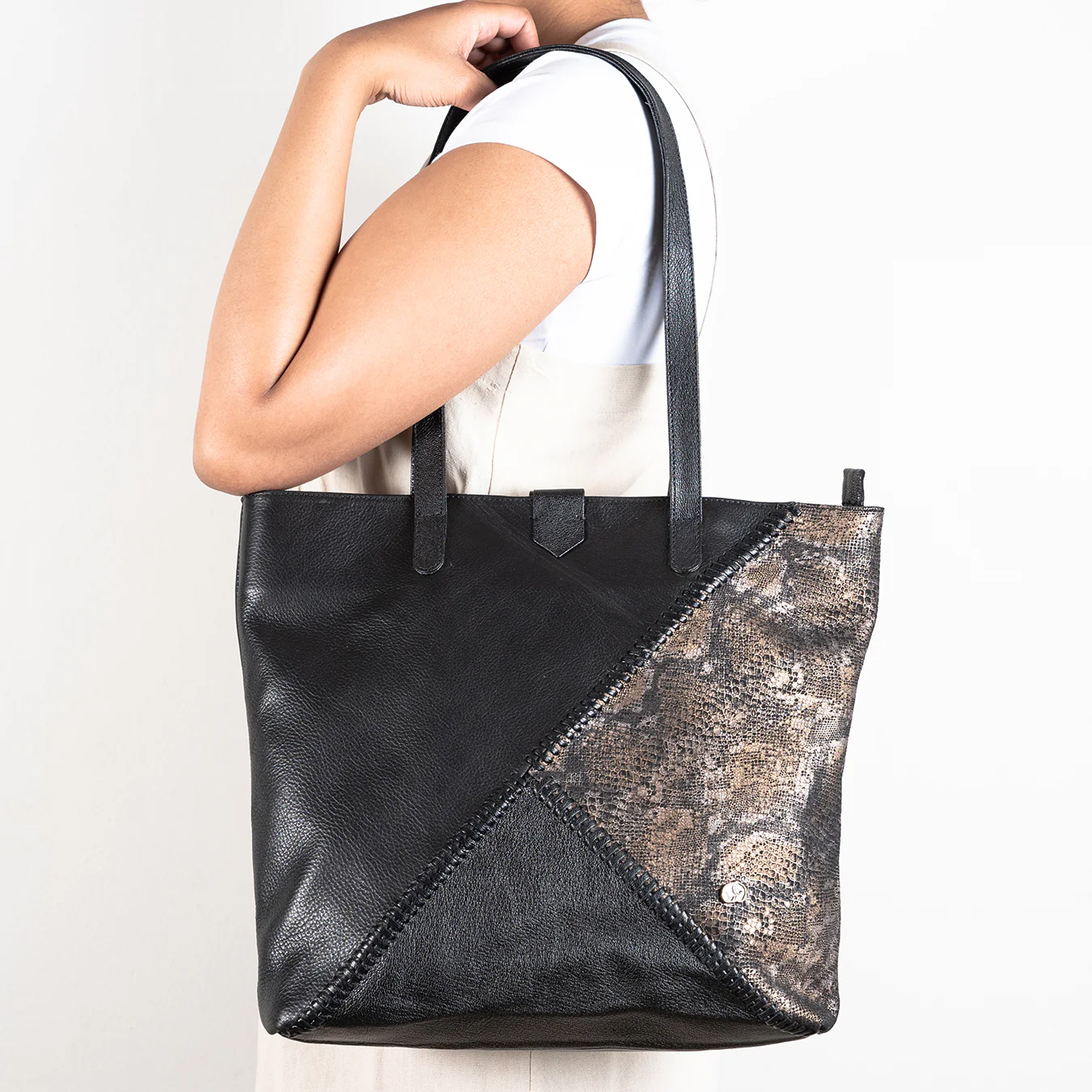 Awonke : Ladies Leather Shopper Handbag in Black Delta & Nero Rockafella