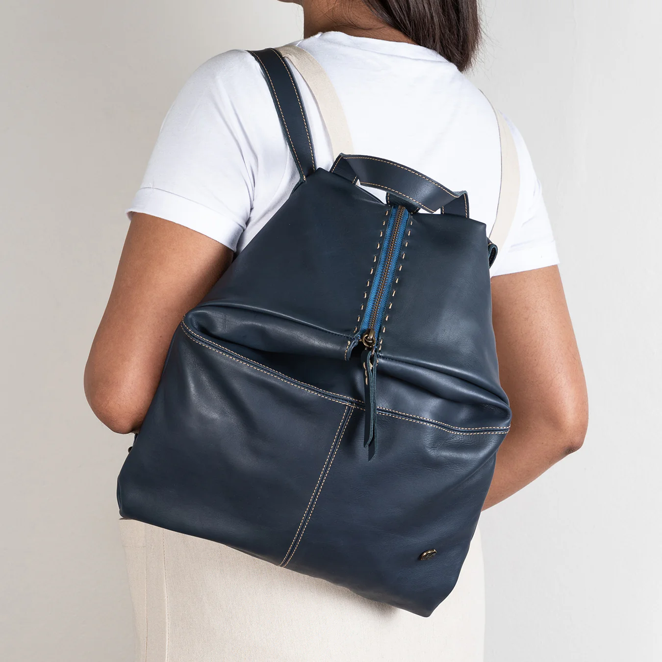 Ncumisa : Leather Backpack in Navy