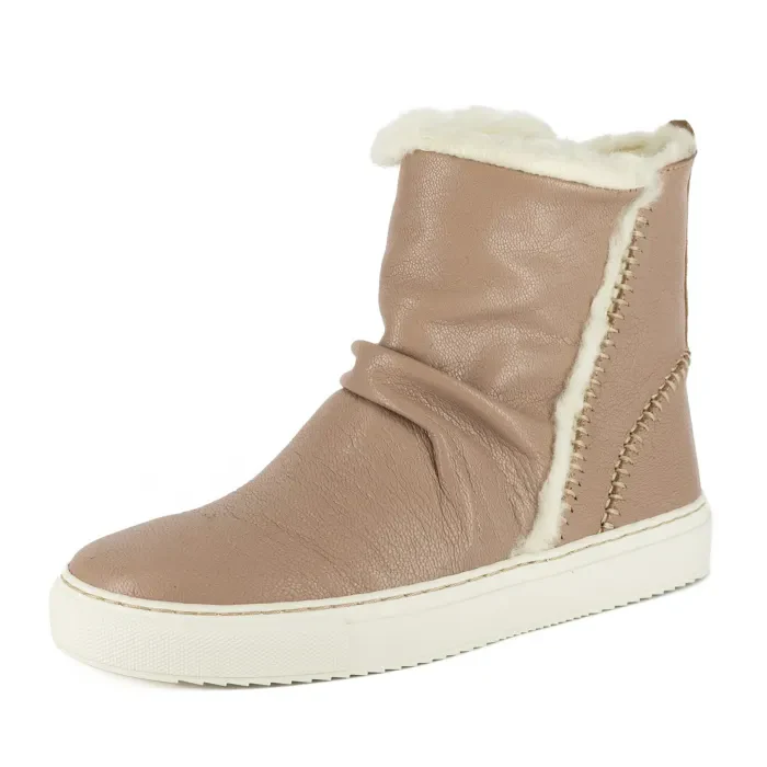 Monrovia: Ladies 100% Wool-Lined Leather Boot in Timber