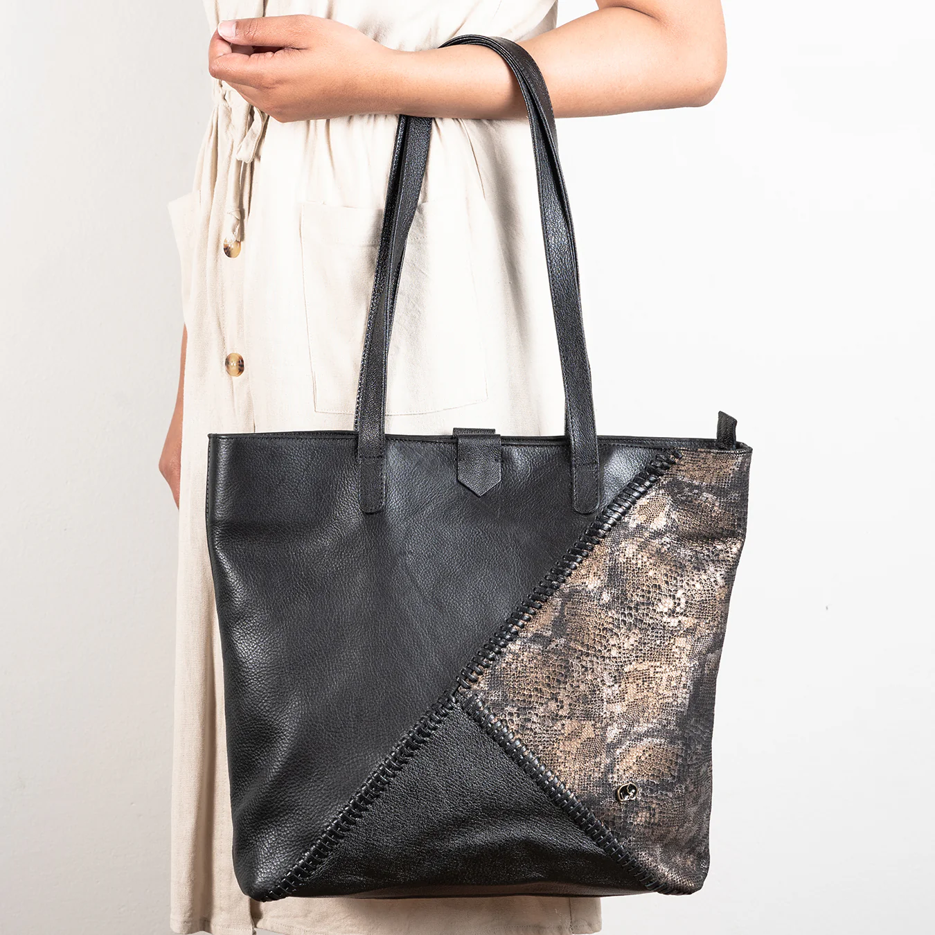 Awonke : Ladies Leather Shopper Handbag in Black Delta & Nero Rockafella