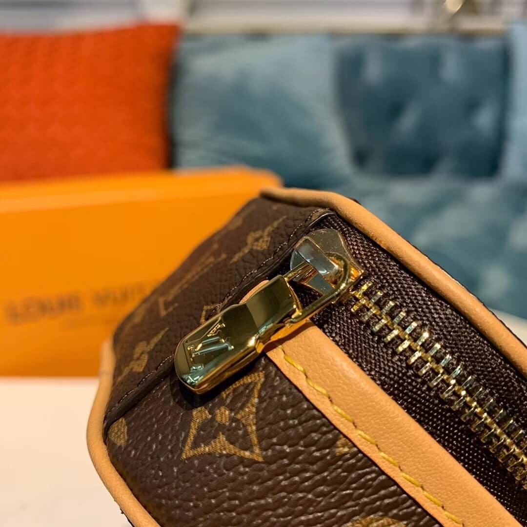 Louis Vuitton Monogram Boite Chapeau Necklace M68570 M68577