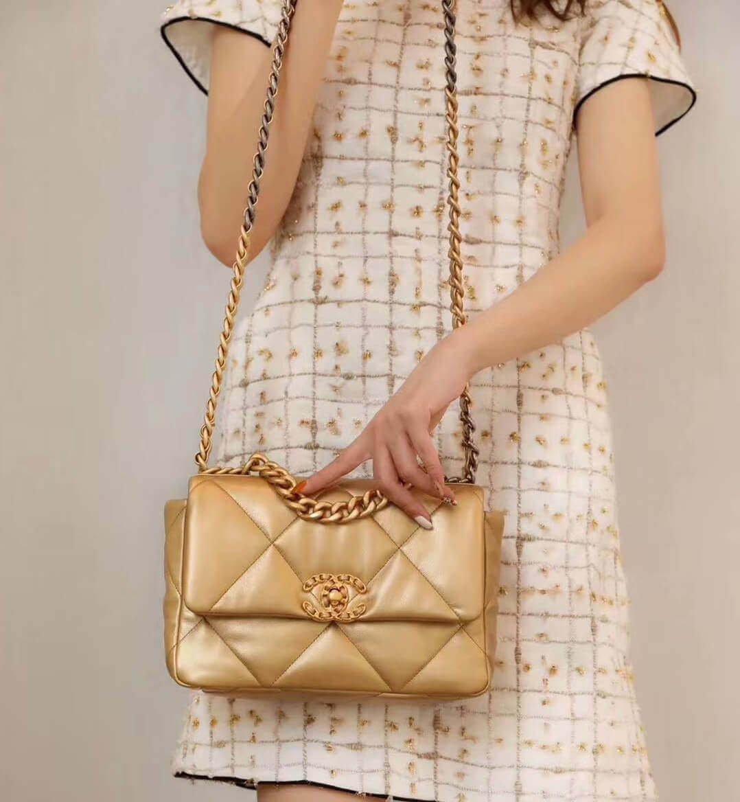 Chanel 19 Flap Bag AS1160 Gold