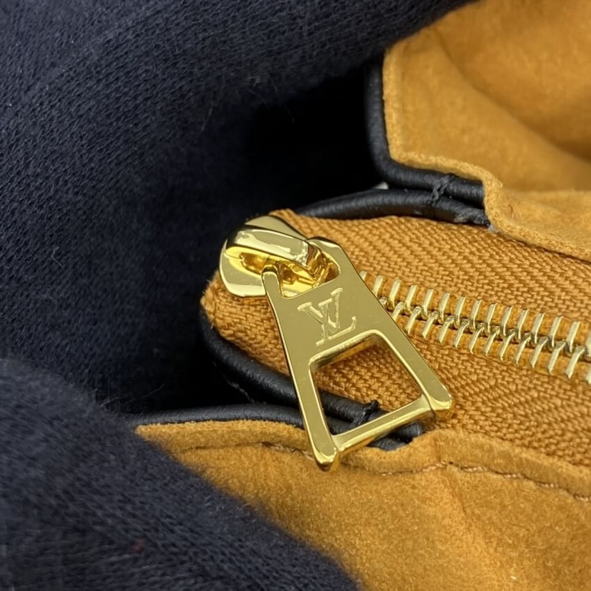 Louis Vuitton Sac Coussin MM M57782 M57783