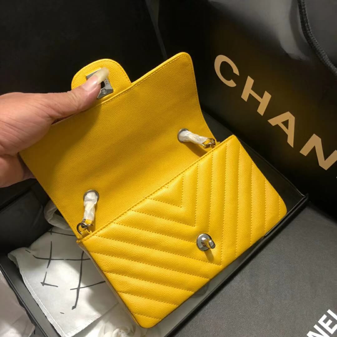 Chanel Chevron Caviar Leathe 20cm Classic Flap Bag 1116