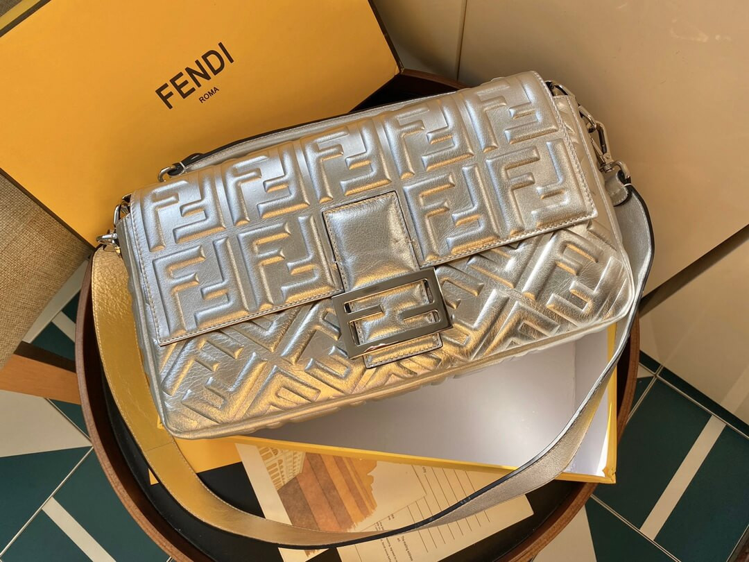 Fendi Baguette Silver Leather Bag 8BR60