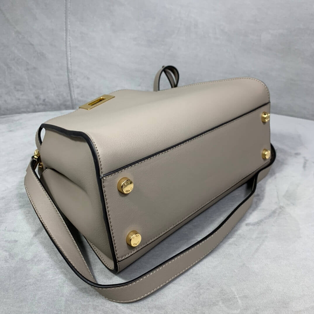 Fendi Peekaboo Iconic Essentially 8BN302