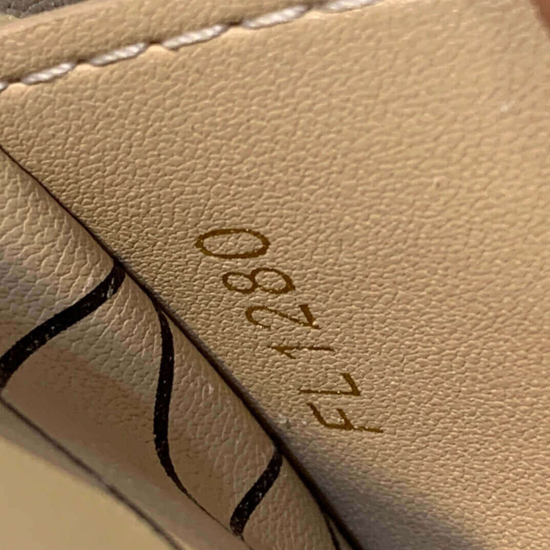 Louis Vuitton Vertical Trunk Pochette M63913