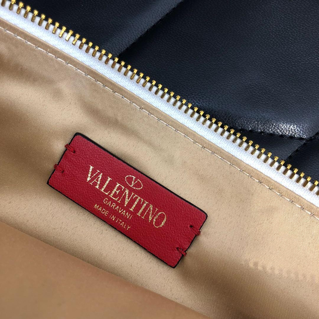 Valentino Garavani V-Ring Pouch A0269