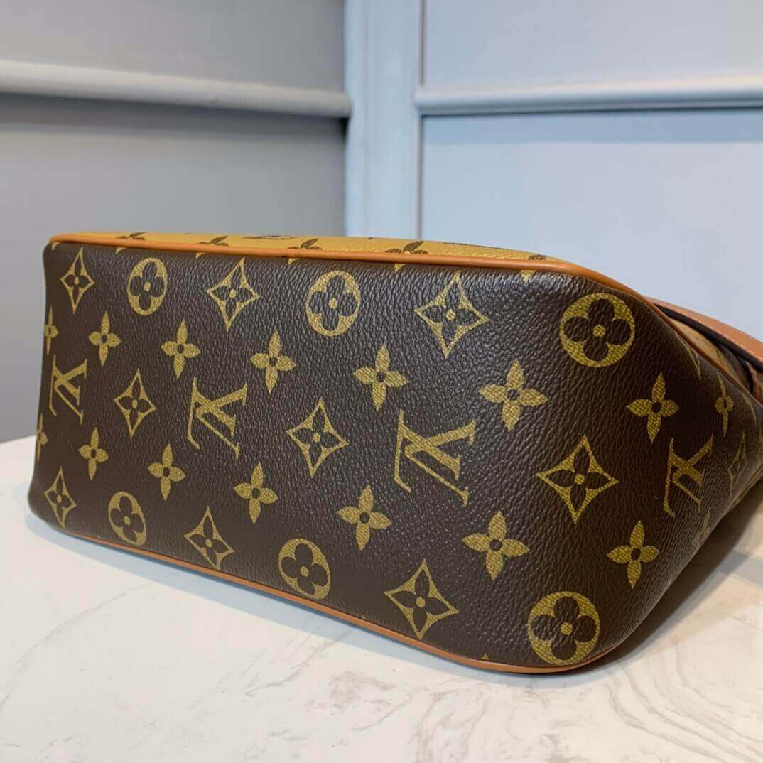 Louis Vuitton Hobo Dauphine PM M45194