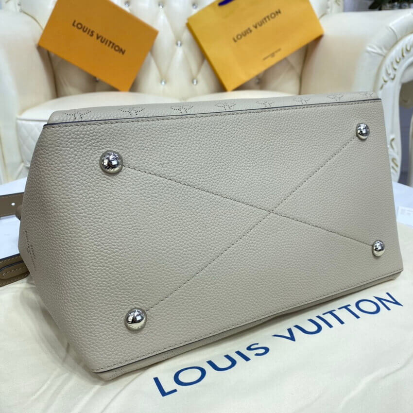 Louis Vuitton Beaubourg Hobo MM M56084
