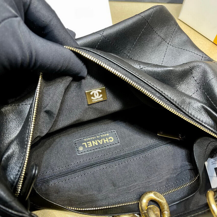 Chanel Black Calfskin Leathe Hobo Bag AS2910