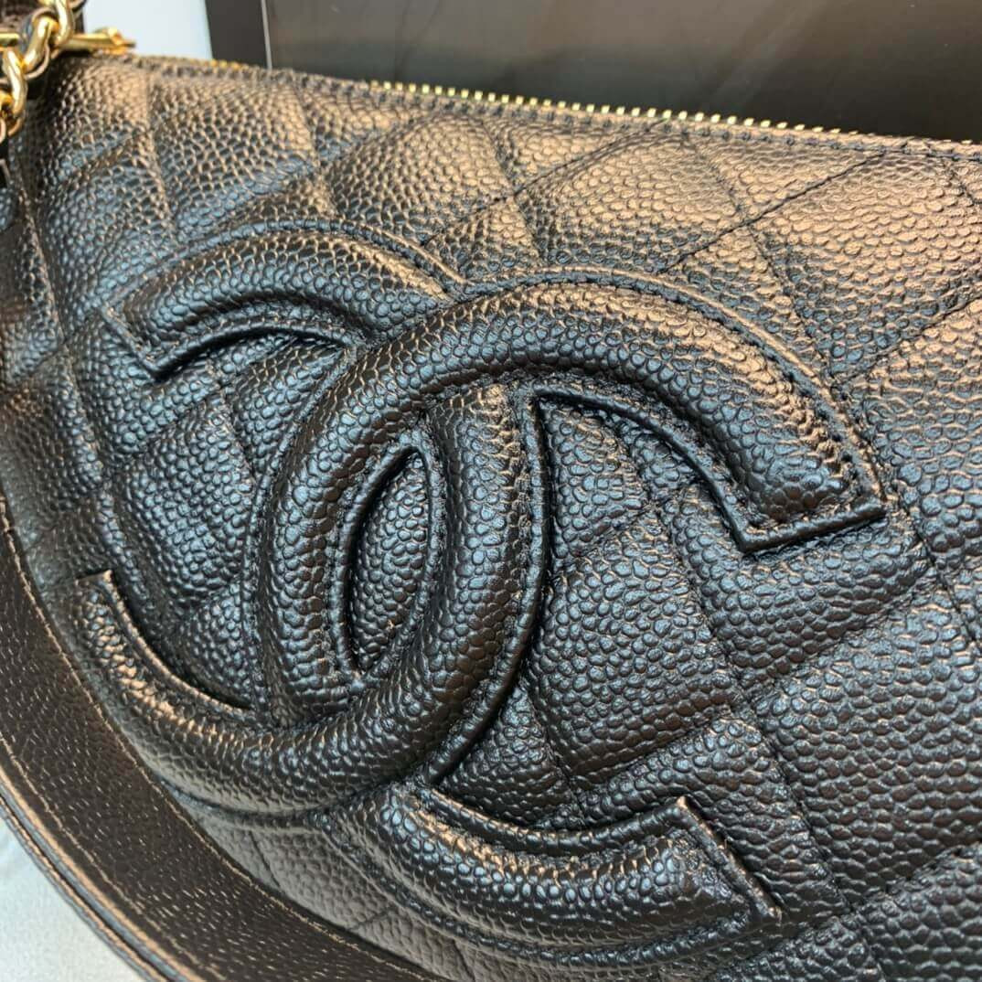Chanel Grained Leather Hobo Bag B01960
