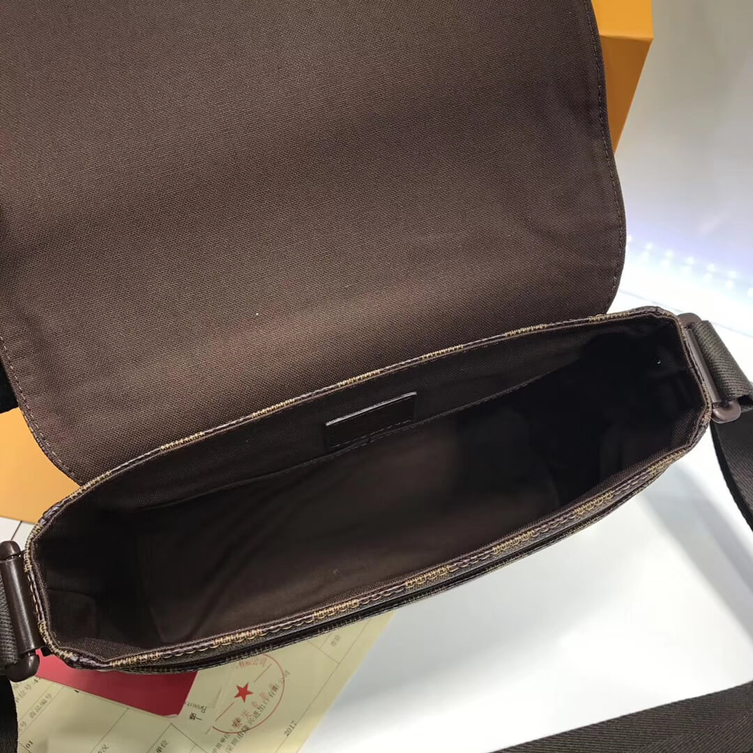 Louis Vuitton Damier Ebene Canvas District PM N41212