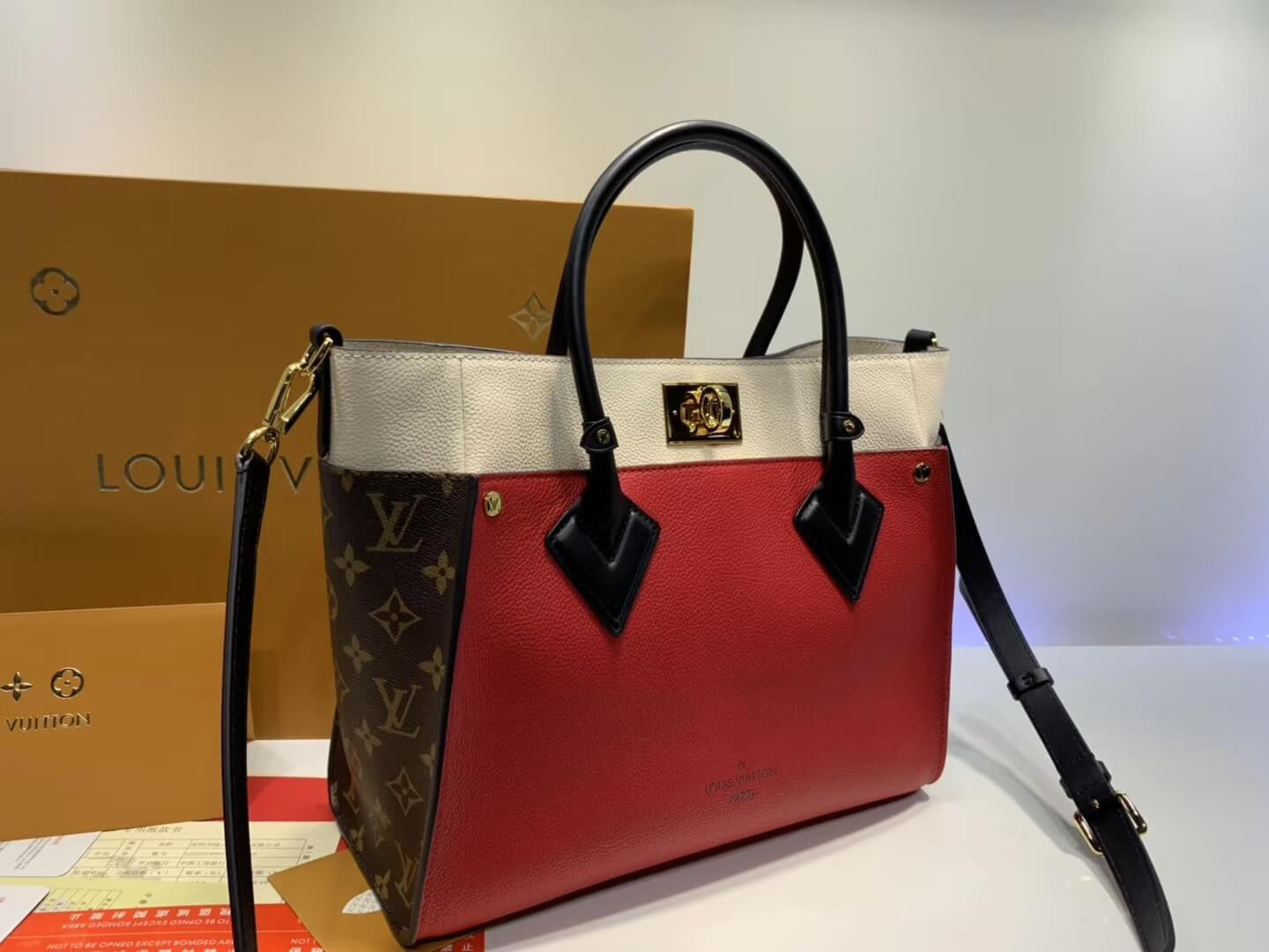 Louis Vuitton On My Side M53824