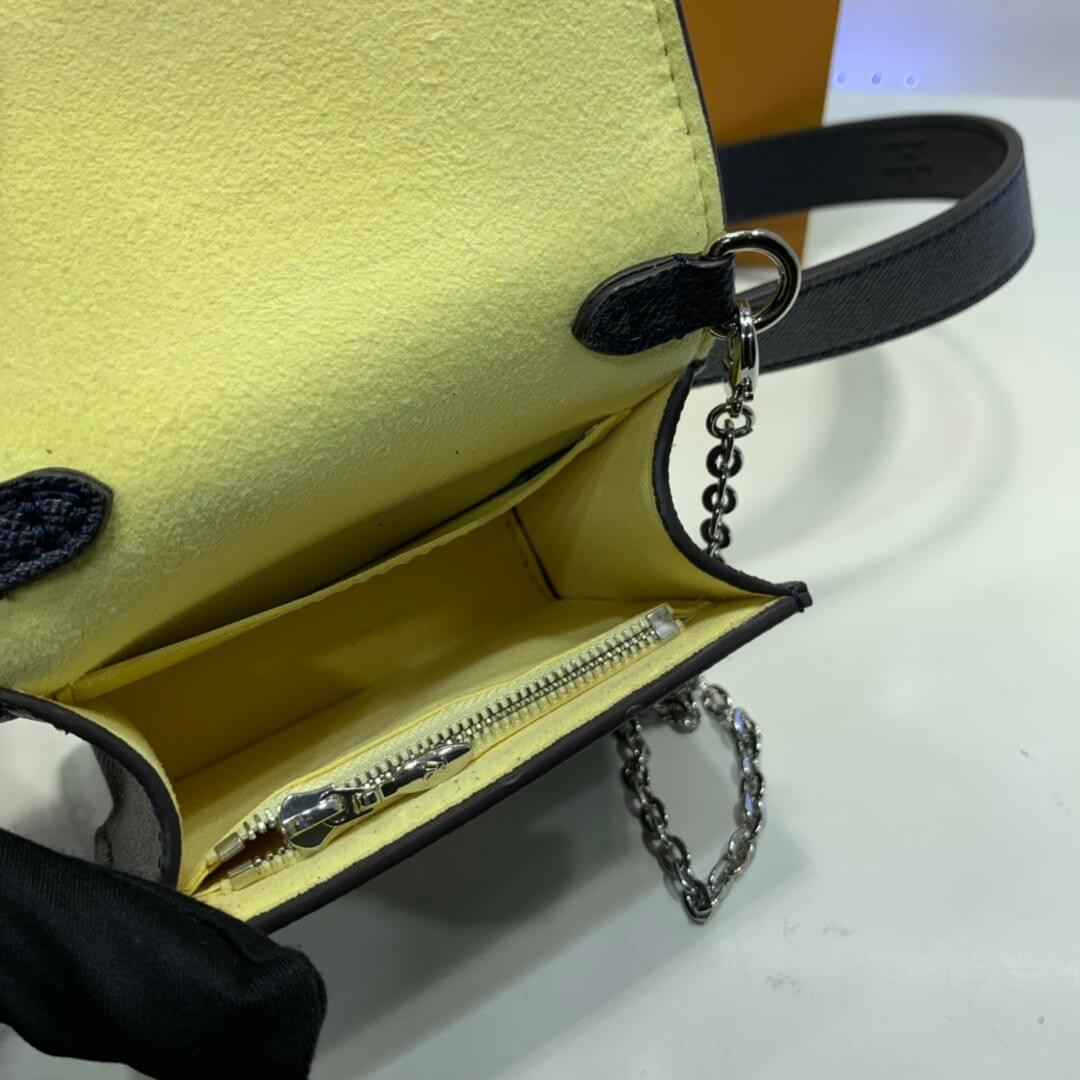 Louis Vuitton Bumbag Dauphine BB M68619